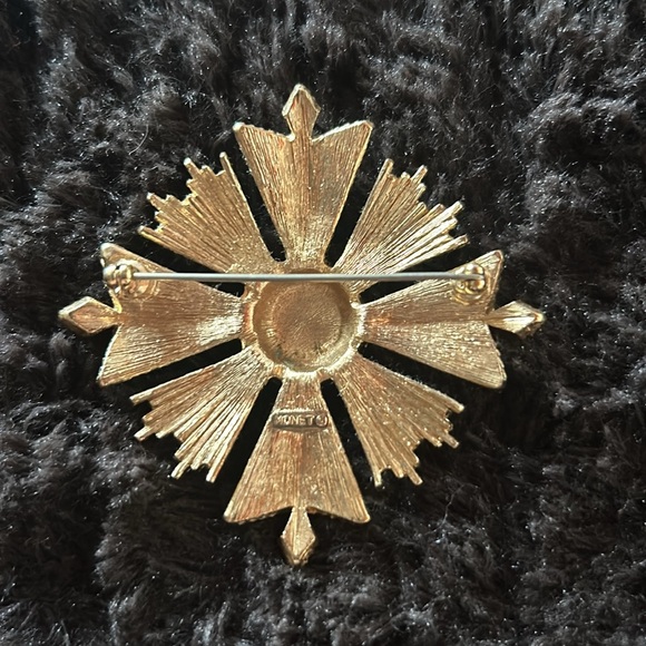 Vintage Monet Brooch - Picture 2 of 2